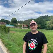 Profesor titulado en Lenguas y Literaturas Española y Gallega con años de experiencia se ofrece para clases de apoyo de ESO y Bachillerato presencial en A Coruña u online.